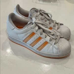 SUPERSTAR LOW SHOES, CLOUD WHITE/ORANGE RUSH/ACID ORANGE
